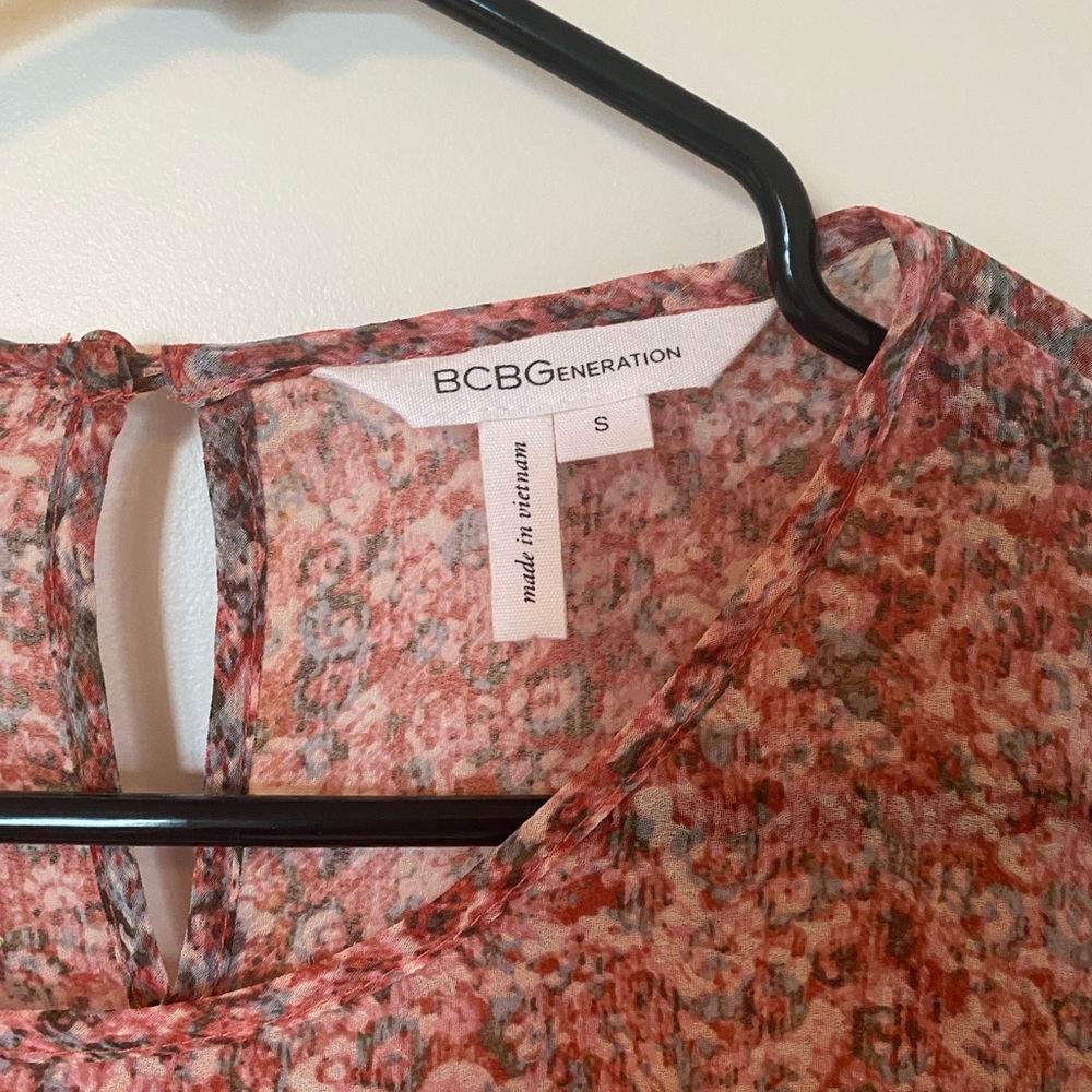 BCBGeneration Floral Ruffle Top - Picture 8 of 8